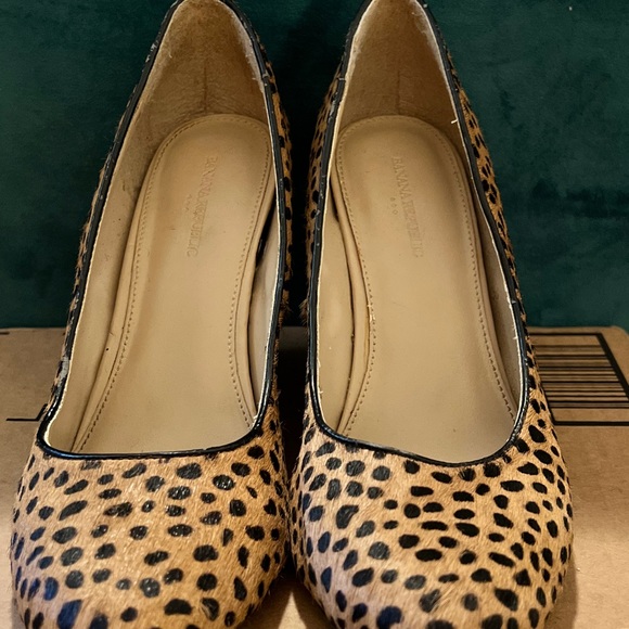 Banana Republic Size 8 Leopard Cheetah Print Genuine Calf Hair Wedge Heel Shoes - Picture 13 of 13